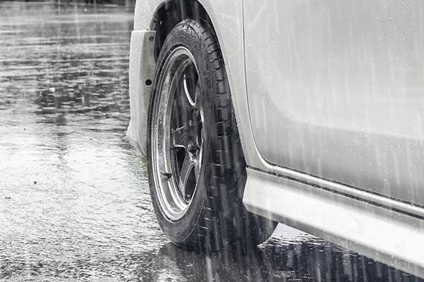 Driving-Tips-in-Wet-Weather