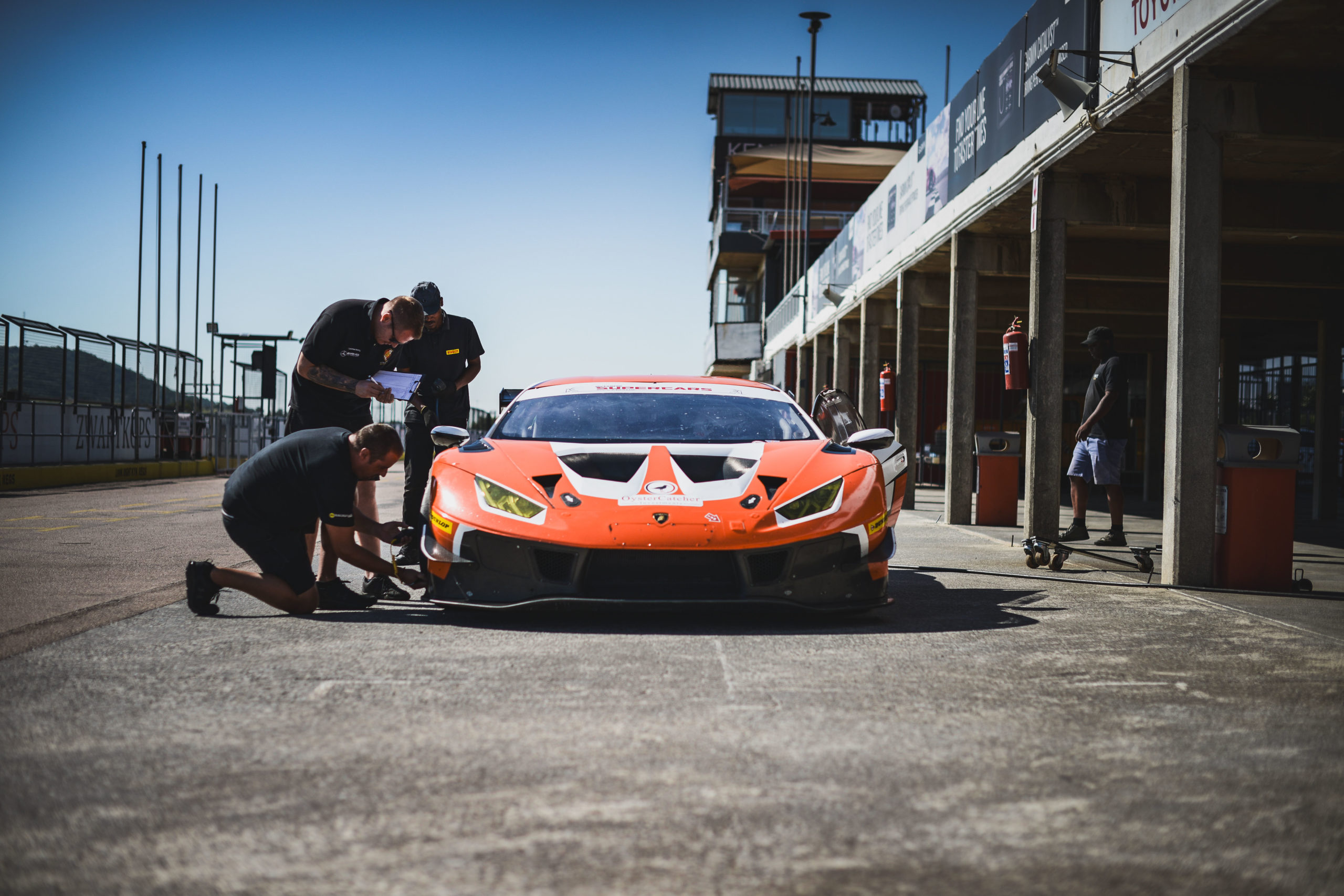 You are currently viewing Dunlop Partners With Extreme Supercars For An Exhilarating 2024 Racing Season   